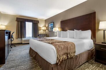 هتل Best Western Plus Pembina Inn & Suites
