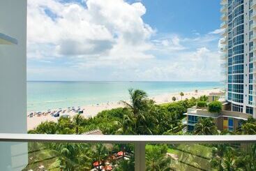 Cadillac Hotel & Beach Club, Autograph Collection