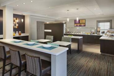 בית מלון כפרי Cambridge Suites Mississauga