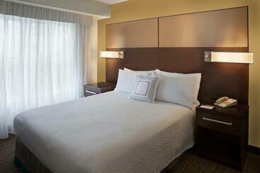 בית מלון כפרי Cambridge Suites Mississauga