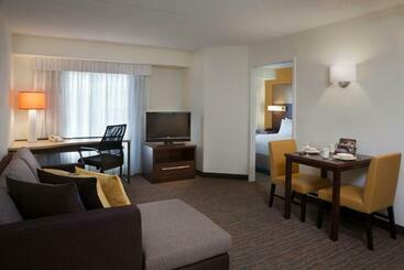 בית מלון כפרי Cambridge Suites Mississauga