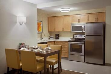 בית מלון כפרי Cambridge Suites Mississauga