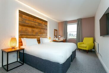هتل Cedar Court Bradford