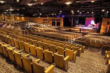 هتل Canad Inns Destination Centre Club Regent Casino