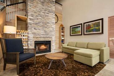 هتل Country Inn & Suites By Radisson, Williamsburg Historic Area, Va