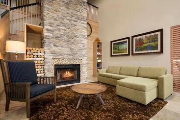 هتل Country Inn & Suites By Radisson, Williamsburg Historic Area, Va