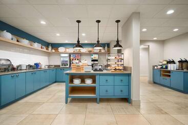 هتل Country Inn & Suites By Radisson, Williamsburg Historic Area, Va
