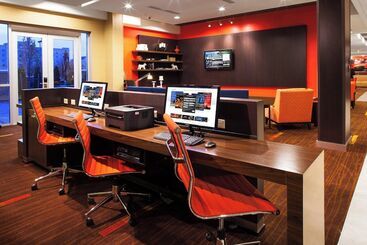 هتل Courtyard By Marriott London