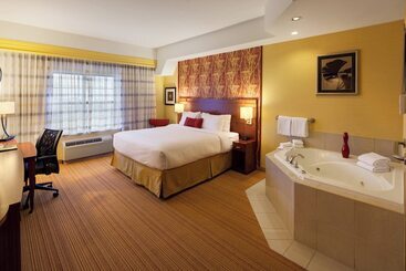 Courtyard By Marriott London - London