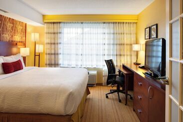 هتل Courtyard By Marriott London