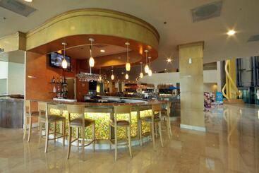 هتل Crowne Plaza Torreon, An Ihg