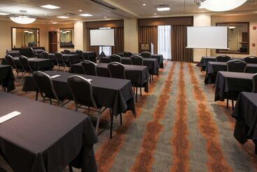 هتل Embassy Suites Louisville East