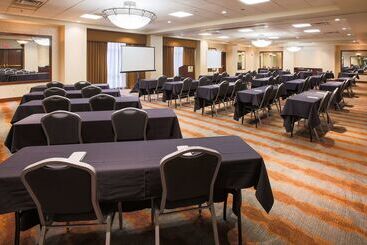 هتل Embassy Suites Louisville East