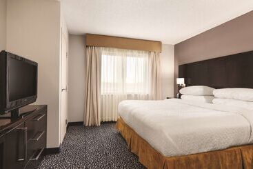 هتل Embassy Suites Louisville East