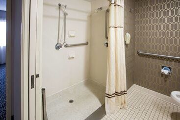 هتل Embassy Suites Louisville East