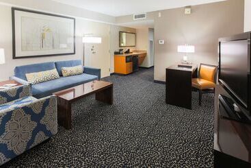 هتل Embassy Suites Louisville East