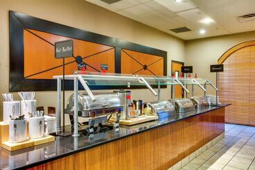 هتل Embassy Suites Louisville East