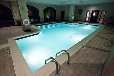 هتل Embassy Suites Louisville East