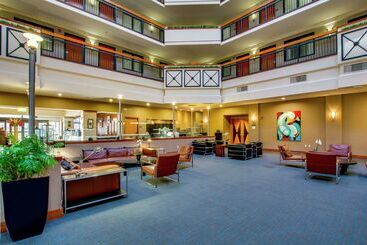 هتل Embassy Suites Louisville East
