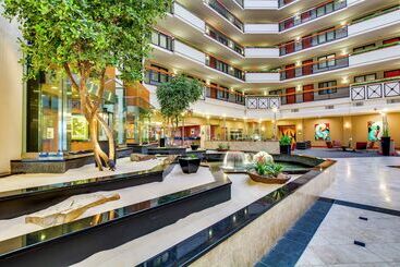 هتل Embassy Suites Louisville East