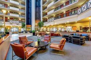 هتل Embassy Suites Louisville East