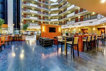هتل Embassy Suites Louisville East