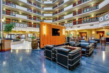 هتل Embassy Suites Louisville East