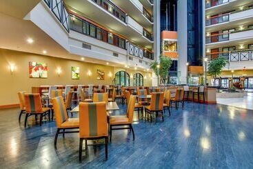 هتل Embassy Suites Louisville East