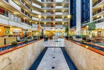 هتل Embassy Suites Louisville East
