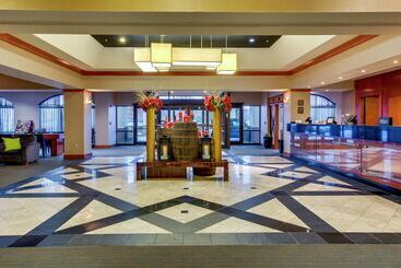 هتل Embassy Suites Louisville East