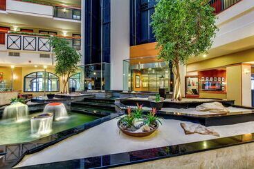 هتل Embassy Suites Louisville East
