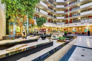 هتل Embassy Suites Louisville East