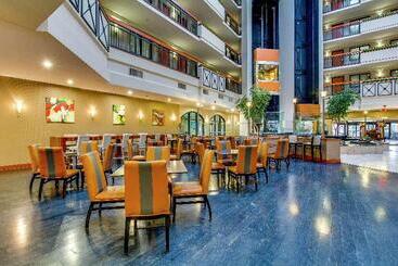 هتل Embassy Suites Louisville East