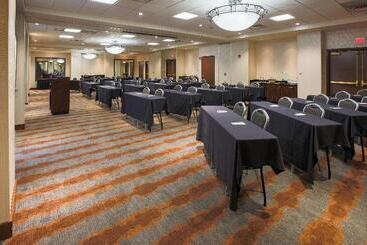 هتل Embassy Suites Louisville East