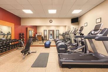 هتل Embassy Suites Louisville East