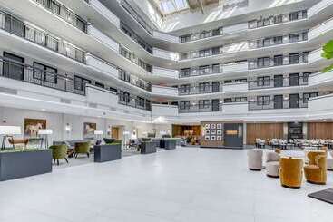 هتل Embassy Suites Louisville East