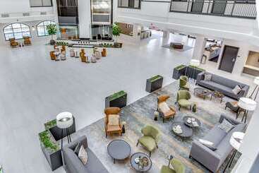 هتل Embassy Suites Louisville East