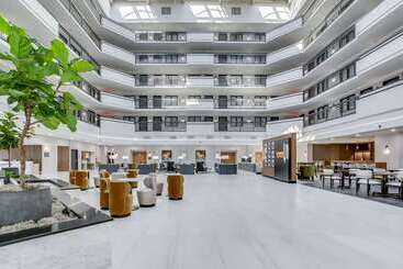 هتل Embassy Suites Louisville East