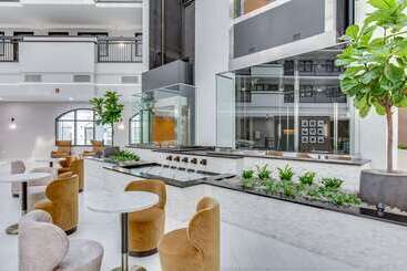 هتل Embassy Suites Louisville East