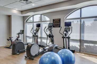 هتل Embassy Suites Louisville East