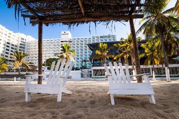 هتل Emporio Acapulco