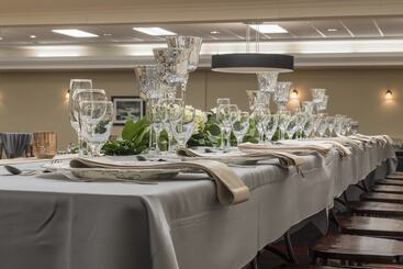 호텔 Four Points By Sheraton Edmonton South