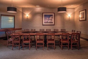 هتل Four Points By Sheraton Edmonton South