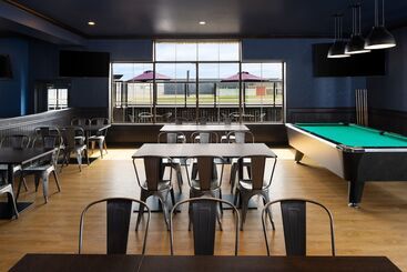 هتل Four Points By Sheraton Edmonton South