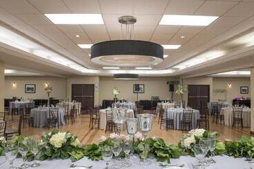 호텔 Four Points By Sheraton Edmonton South