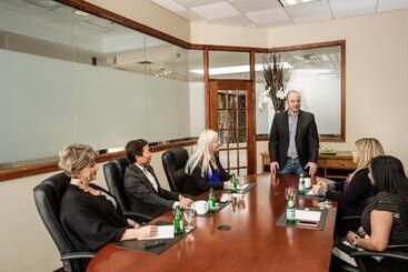 هتل Four Points By Sheraton Edmonton South