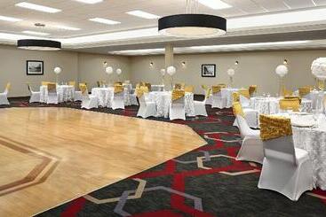 هتل Four Points By Sheraton Edmonton South