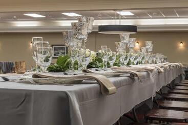 호텔 Four Points By Sheraton Edmonton South