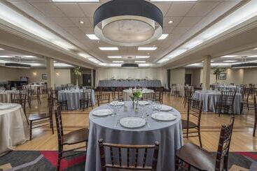 호텔 Four Points By Sheraton Edmonton South