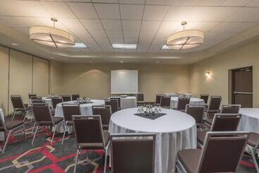 호텔 Four Points By Sheraton Edmonton South